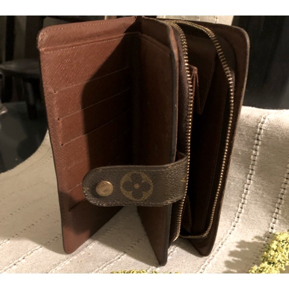 Authentic Louis Vuitton monogram wallet with zippered compartment. - Picture 7 of 9